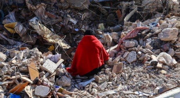 Terremoto Turchia, due uomini trovati vivi sotto le macerie dopo 11 giorni. I morti sono 41mila