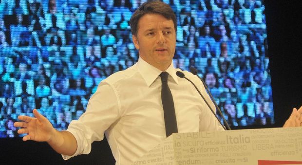 Renzi sfida Lecce: «Un “sì” per cambiare e non finire nella palude»