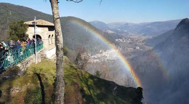 La Cascata e dintorni camperisti da tutta Italia per un weekend romantico in mezzo alla natura