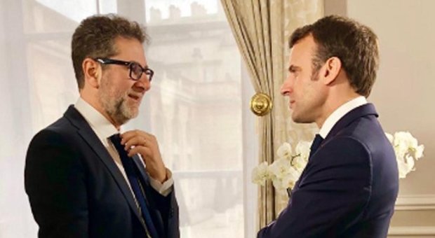 Macron intervistato da Fazio, il conduttore: «Mi sono pagato il biglietto»