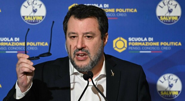 Scontri a Pisa, Salvini: «Giù le mani dalle nostre forze dell'ordine, gli agenti non sono biechi torturatori»