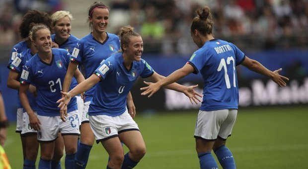 Mondiali donne, l'Italia vola agli ottavi: Giamaica ko 5-0, tripletta Girelli e doppietta Galli