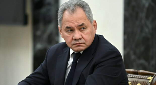 Sergei Shoigu, il ministro russo scomparso e poi riapparso in video dopo 13 giorni. Kiev: «Ha avuto un infarto a metà marzo»
