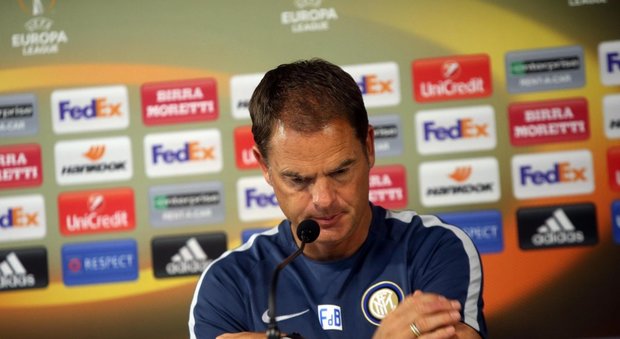 De Boer: «L'Inter? Troppi casi fuori dal campo, Icardi che litiga con i tifosi, Brozovic in discoteca...»