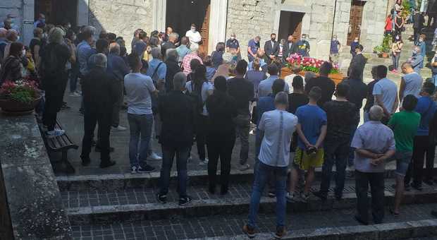 Morto nel carrello a Ceccano, pagati 500 euro per portare via il cadavere: c'è un sospettato