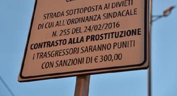 Lecce, cartelli stradali anti-prostituzione