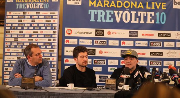 Maradona, il saluto di de Magistris: «Benvenuto Diego, il calcio è cultura»
