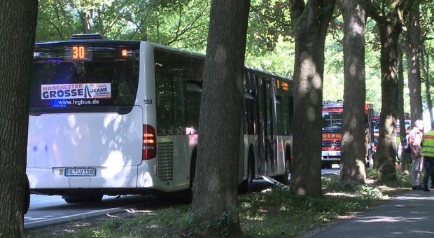 Germania, accoltella passeggeri sul bus: 12 feriti, due gravi