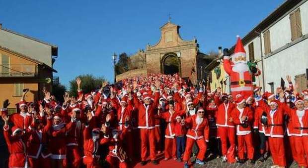 Barchi, Babbo Natale arriva correndo e porta ​regali di solidarietà