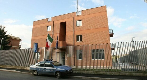 Commissariato di Polizia in via Benedetto Croce a Cisterna