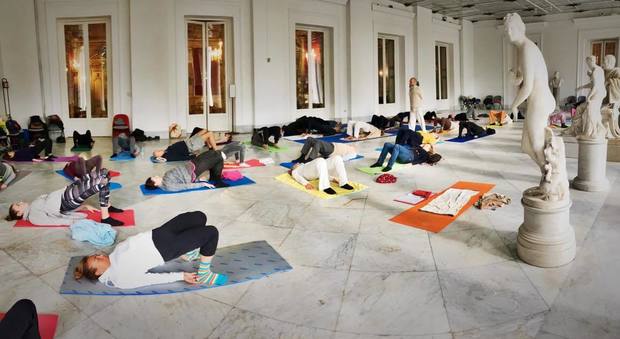 «Yoga nei Musei», relax e versi alla Tomba di Virgilio