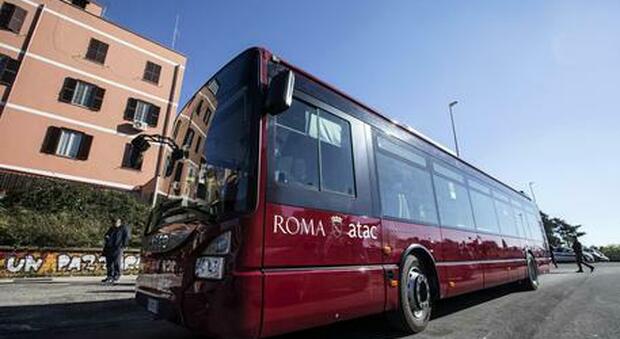 Roma, sugli autobus tornano i controllori: mancavano da oltre un anno
