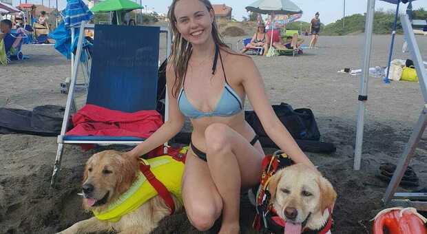 Cani eroi della spiaggia: quattro golden retriever salvano due donne in poche ore