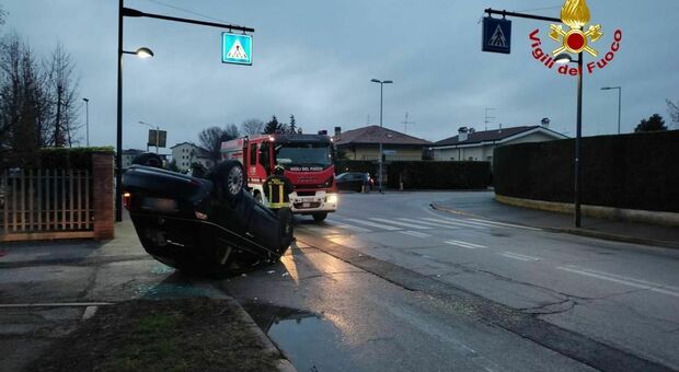 Incidente a Selvazzano, auto si ribalta