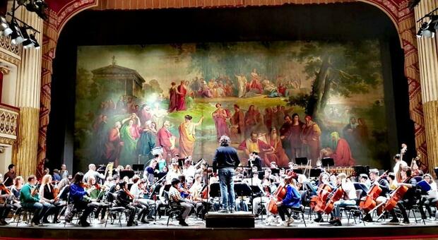 Una giovane orchestra all'opera