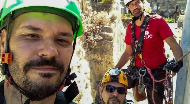 Marco, speleologo e muratore acrobatico: «Sospeso a 130 metri, la paura mi aiuta»