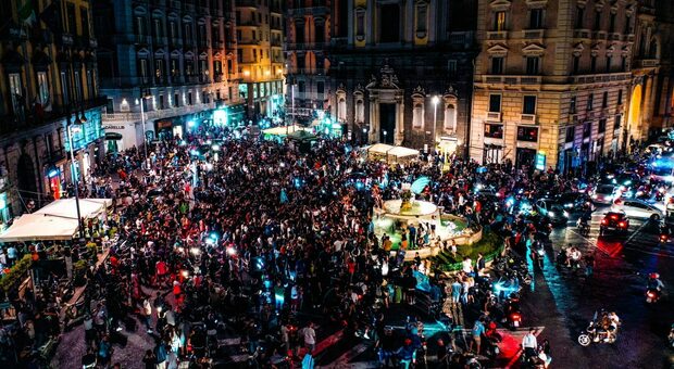 Napoli in festa per le strade