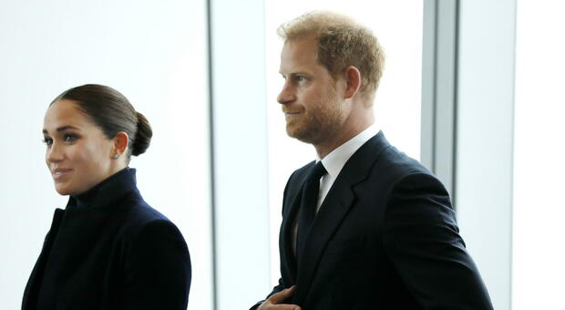 Harry e Meghan, riconciliazione in vista con la famiglia reale? La strategia dei Sussex e l'ipotesi (improbabile) di un invito per Natale