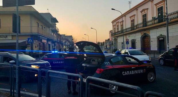 Lite condominiale, 53enne minaccia i carabinieri con il coltello: arrestato