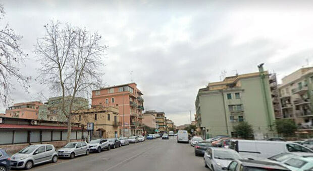 Roma, picchiato con calci e pugni per un cellulare e 20 euro: presi quattro minorenni