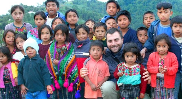 Il sacerdote napoletano in missione in Guatemala: «La mia stanza da letto crollata sotto i colpi del terremoto»