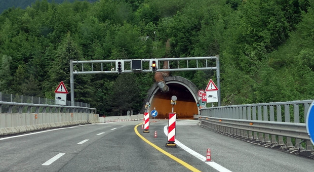 Autostrade Abruzzo: chiude per lavori corsia del tunnel del Gran Sasso