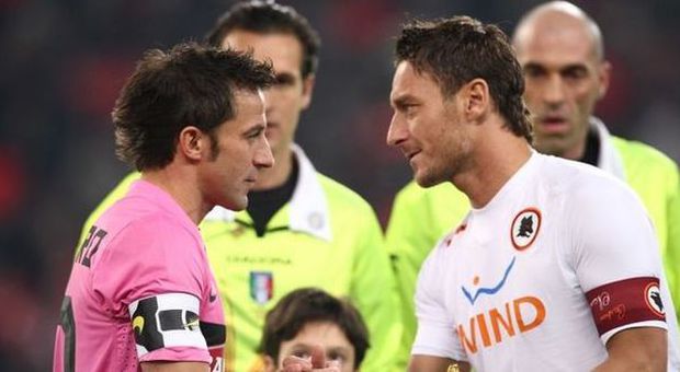 Totti, 20 anni di gol, amicizie e polemiche: "gli aiutini", Del Piero e Buffon, mai nemici