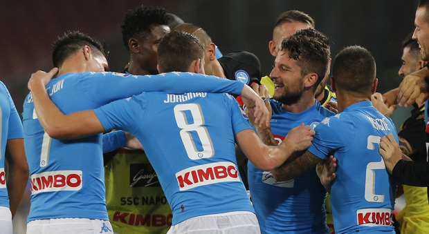 Napoli, tutto facile contro l'Empoli 2-0 con Mertens e Chiriches