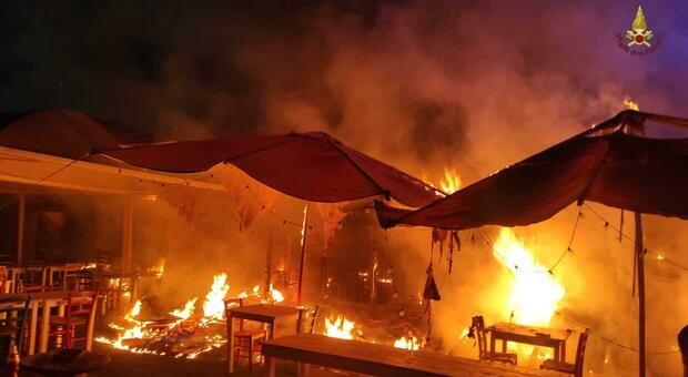 Incendio in un ristorante sulla Nomentana: a fuoco tavoli e gazebo