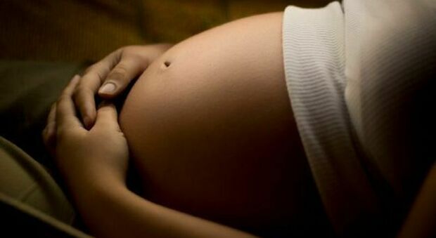 Maternità surrogata, i giudici pugliesi riconoscono entrambi i genitori per due bambini nati in Ucraina