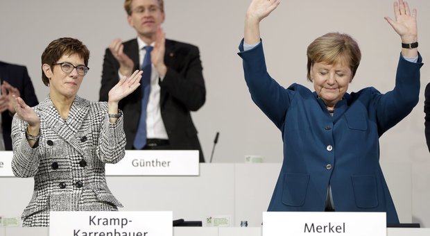 Merkel, 10 minuti di ovazione per l'ultimo discorso da presidente Cdu