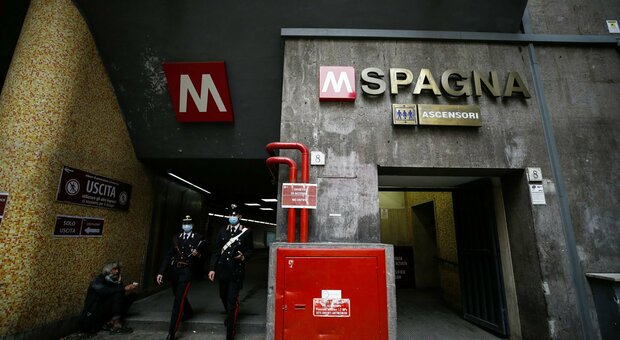 Roma, stazioni metro chiuse per evitare assembramenti