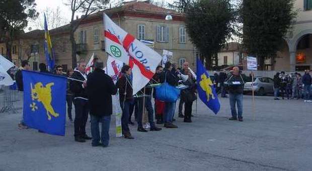 Il sit in della Lega Nord a Fermignano contro gli extracomunitari