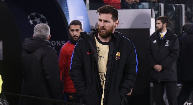 Barcellona, Messi vince la quarta Scarpa d'oro e avverte: «Le panchine non mi piacciono»