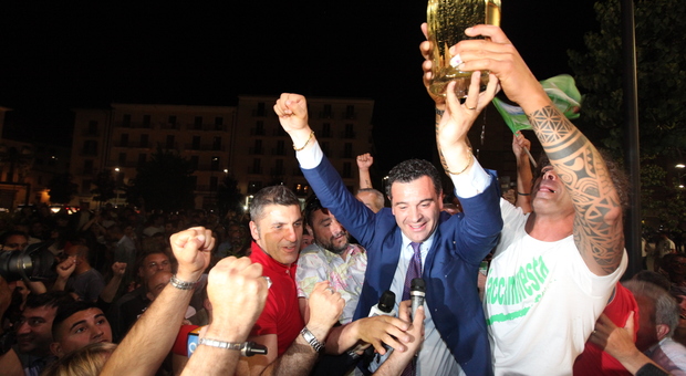 Avellino, l'euforia del neo sindaco: «Adesso comincia la liberazione»