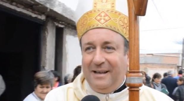 Vaticanio, per monsignor Zanchetta richiesta di arresto internazionale: abusi sessuali