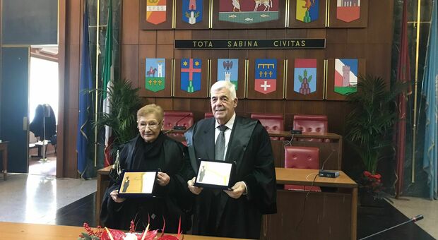 Mezzo secolo di attività, consegnata la toga d'oro agli avvocati Giuliano Carotti e Franca Montiroli