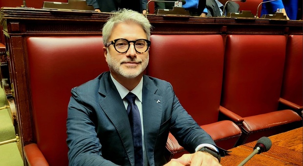 Il neo-parlamentare Emanuele Loperfido