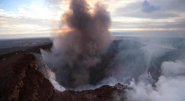 Hawaii, il vulcano Kilauea pronto all'eruzione: «Prepararsi all'evacuazione»