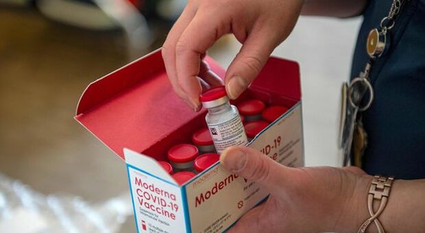 Varianti, Moderna: a lavoro su vaccino ad hoc ma potrebbe bastare una terza dose