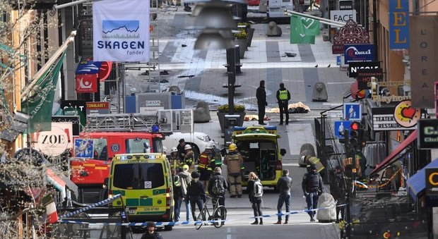 Stoccolma, l'italiana sopravvissuta: «Ho visto le persone a terra, c’era sangue dappertutto»