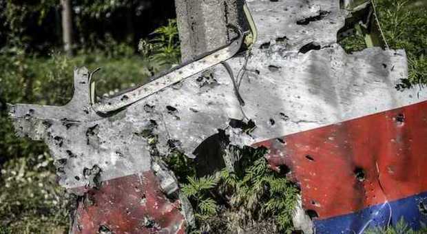 Malaysia Airlines, licenziato un professore: mostrava resti dei passeggeri del volo MH17