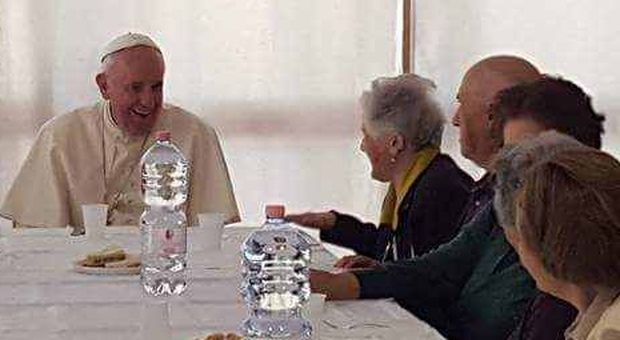 Terremotati, il papa a nonno Fabio: «Sono Francesco, posso pranzare con te?»
