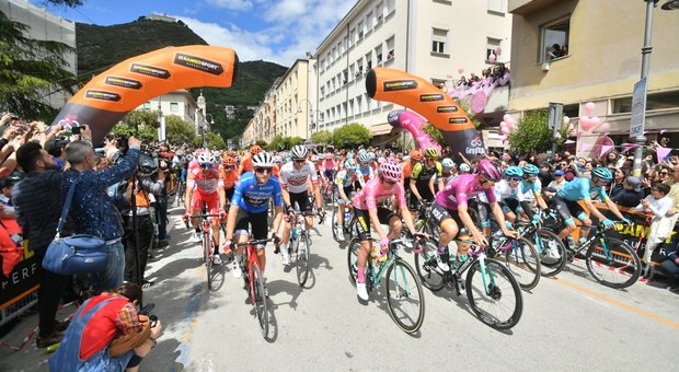 L'Abruzzo si veste di rosa, oggi il Giro D'Italia arriva all'Aquila