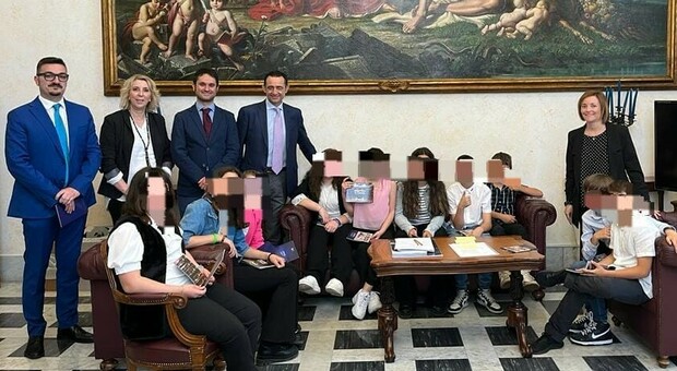 I bambini delle scuole elementari di Casperia in Parlamento