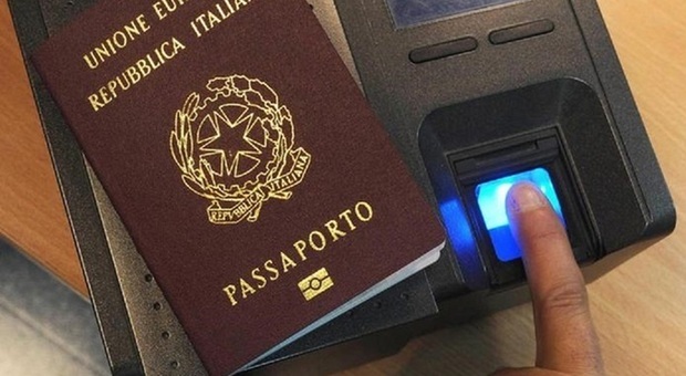 Passaporti, come funziona la prenotazione online per le richieste urgenti: la nuova agenda prioritaria per avere il documento in 30 giorni