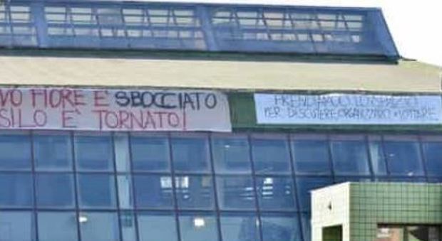 Anarchici occupano ex scuola elementare a Torino: «E' solo la prima tappa»