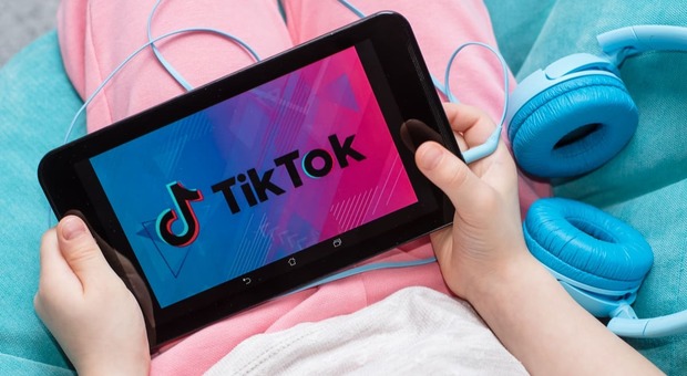 TikTok nel 2022 sarà il social più seguito al mondo. «Tre miliardi di download durante la pandemia»