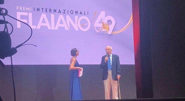 Pescara premia Lucio Fumo per l'attività culturale svolta per la città