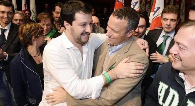 Tosi e Salvini in un freddo abbraccio